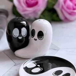 Best Pirce ✔️ KILLSTAR Ghosts Spooky | SALT & PEPPER SHAKERS ✨
