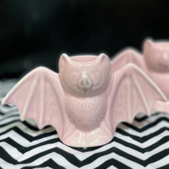 Deals 👍 SOURPUSS Bats Bat [Pink] | CERAMIC CANDLESTICKS HOLDER* 🌟 -Deals Goth Store sourpuss bat pink ceramic candlesticks 4 87dedccf 38ad 47bc 91c5 d9ff2fca3276 700x700